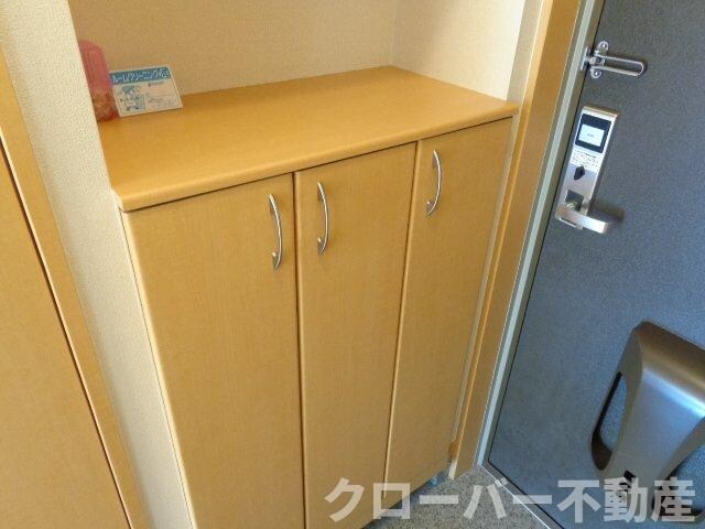 物件外観写真3　(玄関)