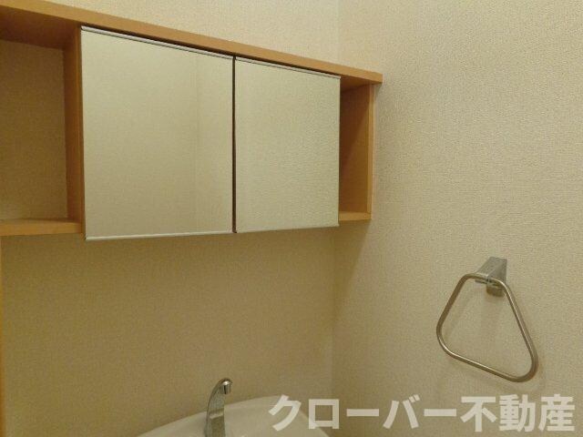 物件内観写真21　(トイレの収納)