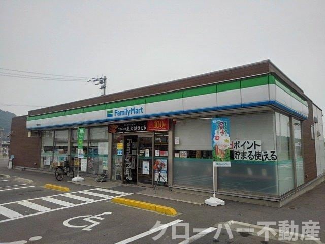 物件外観写真3　(ファミリーマート三豊詫間町店まで850m)