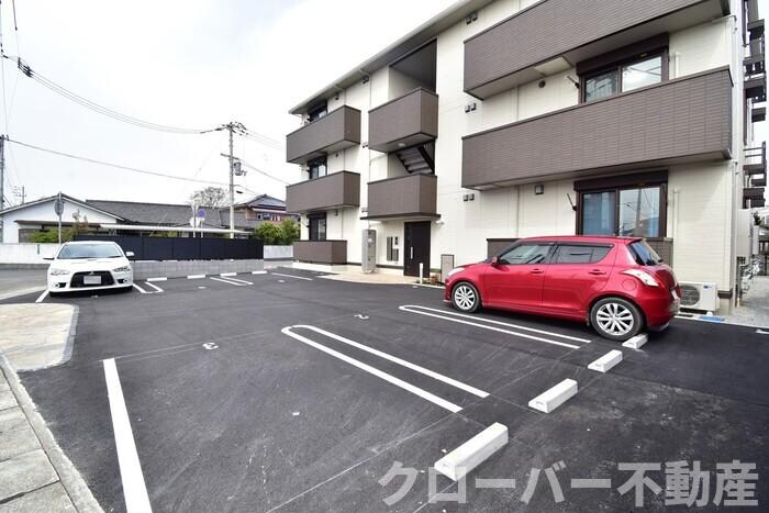 物件外観写真2　(駐車場)