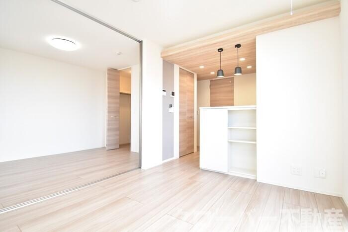 物件内観写真6　(ＬＤＫ９．９帖～洋室６帖)