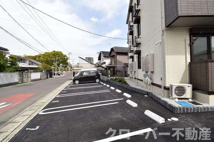 物件外観写真3　(駐車場)