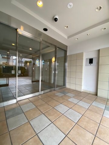 物件外観写真2　(風除室)