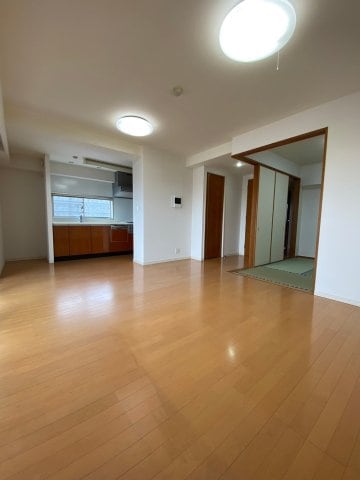 物件内観写真4　(おしゃれな居間です。)