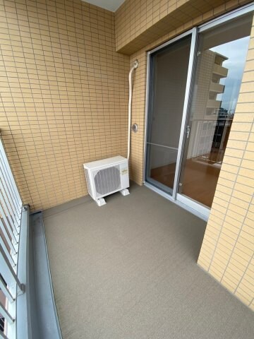 物件内観写真9　(6ジュノ洋室にはバルコニーも付いています。)