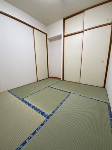 物件内観写真11　(来客時にも便利な和室付き)