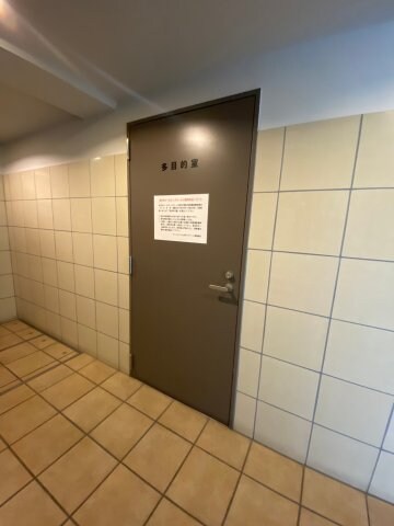 物件内観写真23　(エントランス左側に多目的ルームあり)