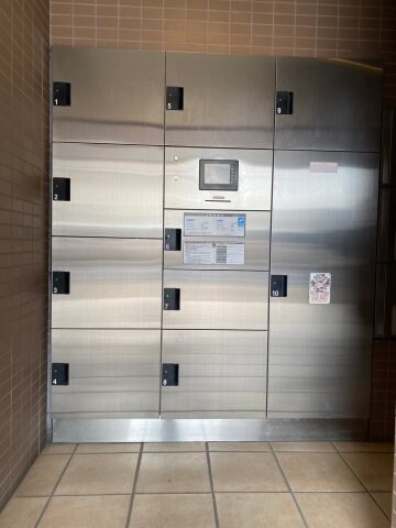 物件内観写真26　(外にも宅配ボックスあり。)