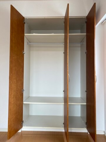 物件内観写真27　(洋室6帖クローゼット)