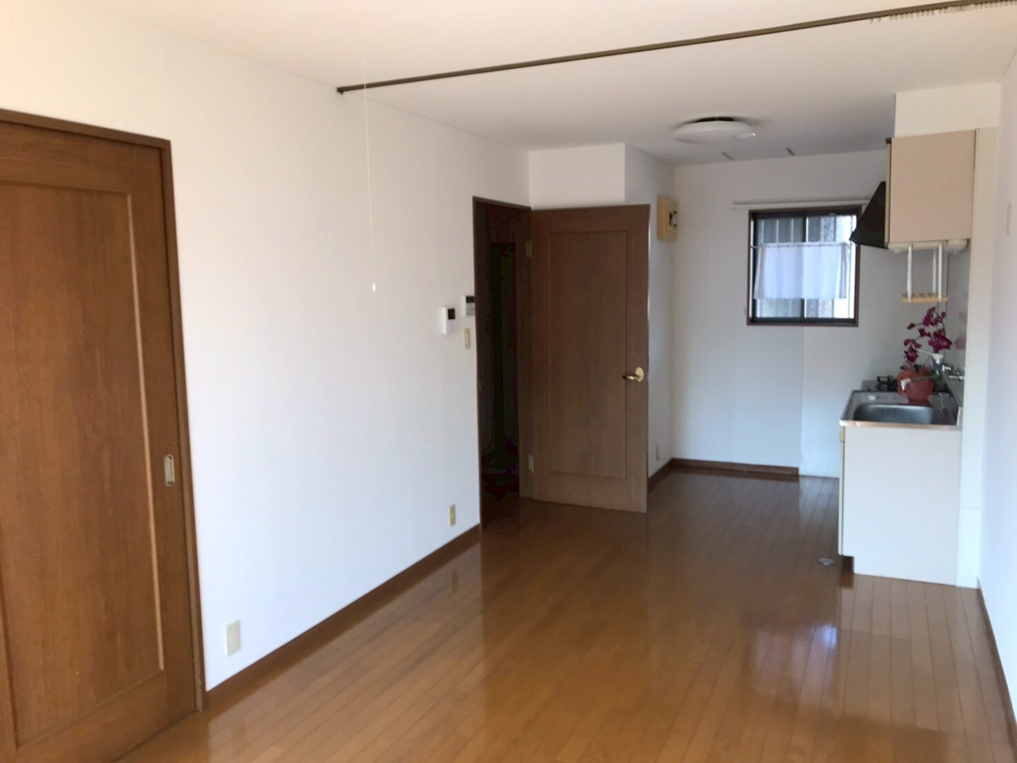 物件内観写真8　(広々リビング12帖♪)