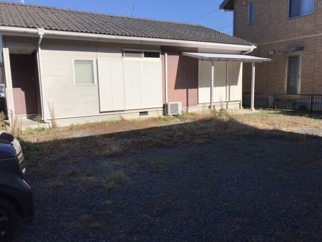 物件外観写真1　(南向きで陽当たり良好♪)