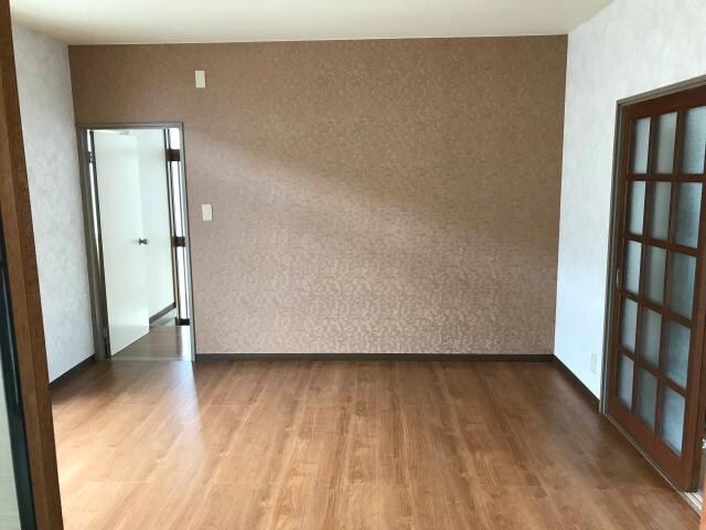 物件内観写真4　(南向きで陽当たり良好♪)