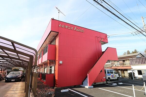 物件外観写真1　(外観は落ち着いています)