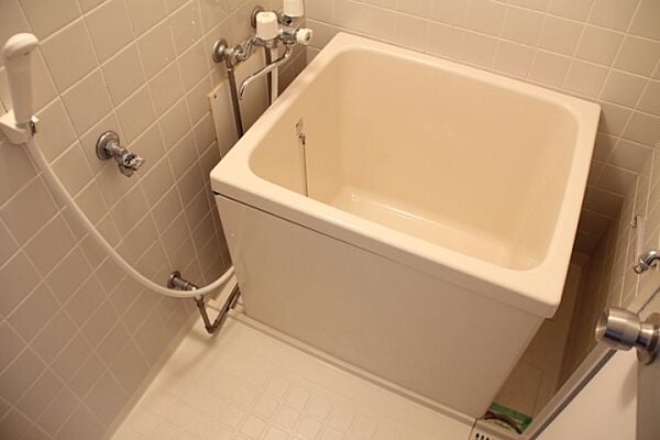 物件内観写真13　(コンパクトで使いやすいお風呂です)