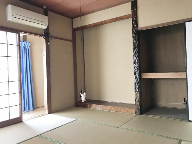 物件内観写真6　(柔らかい畳が心地よい和室)