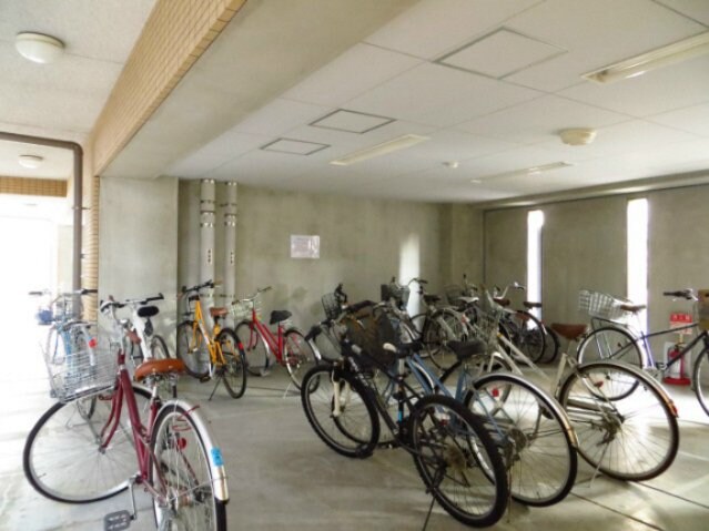 物件外観写真4　(駐輪場)