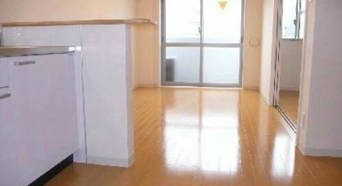 物件内観写真6　(洋室のリビング　)