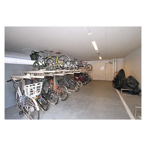 物件外観写真4　(駐輪場)