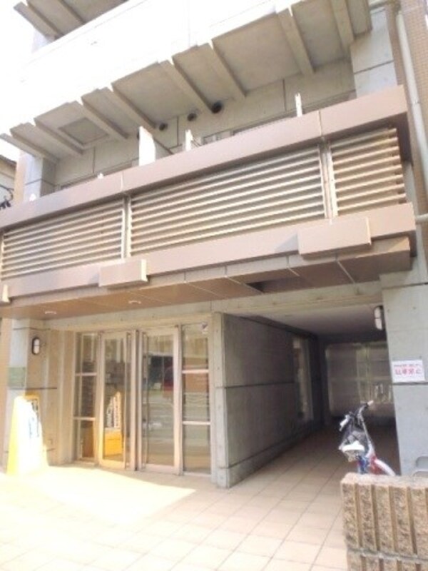 エントランス(見学予約受け付け中。設備充実のハイグレード賃貸マンションです)