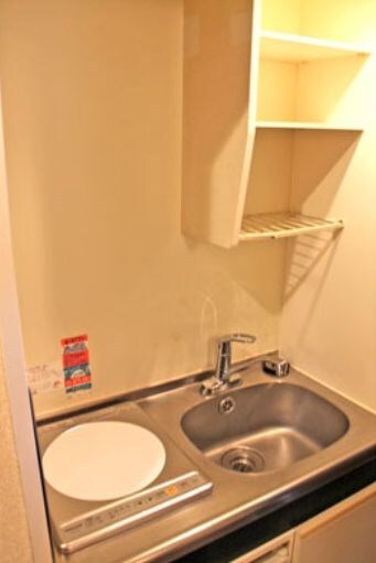 物件内観写真5　(備え付け家具備品（同仕様）)