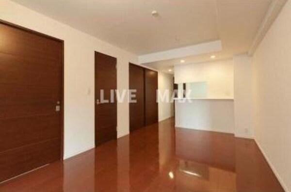 居室(※同タイプ参考写真仕様。フロアなどの色が異なる可能性がござい)