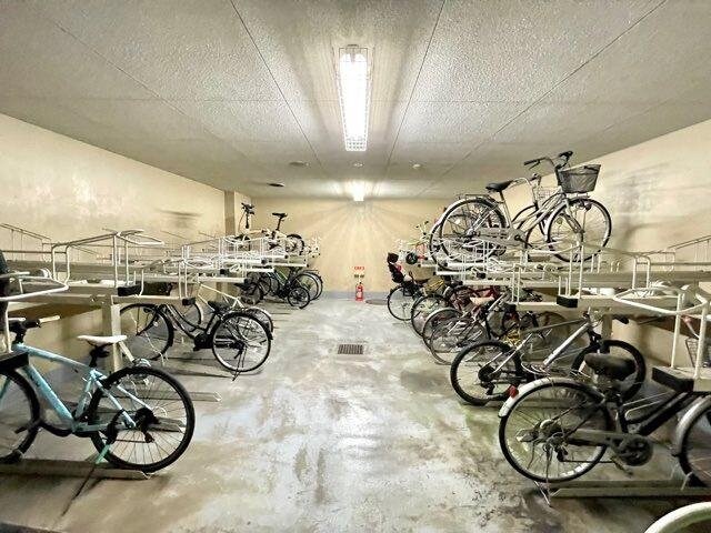 物件外観写真4　(駐輪場)