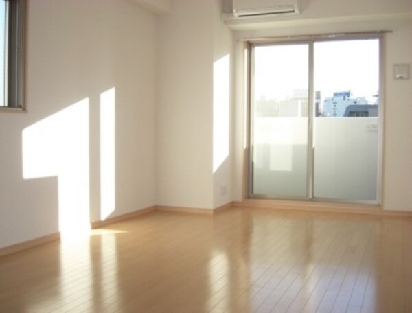 居室(家具搬入前)