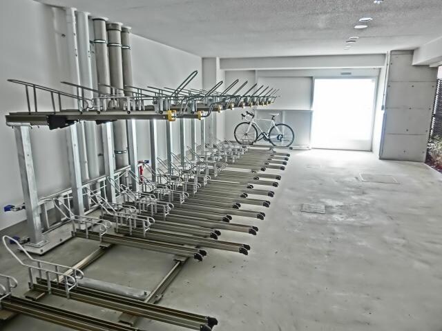 物件外観写真4　(駐輪場)