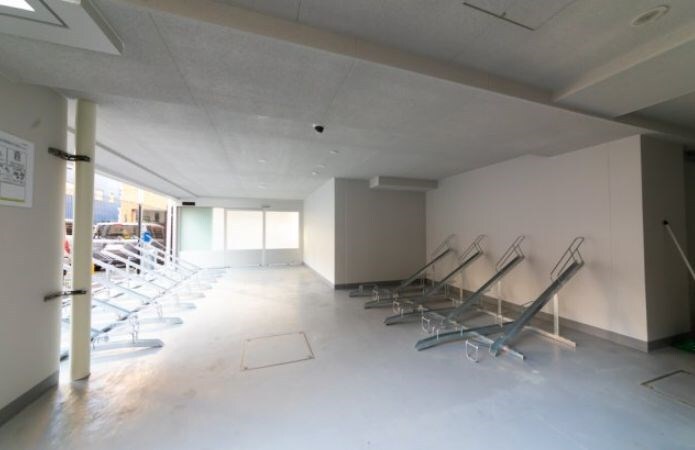 物件外観写真4　(駐輪場その２)