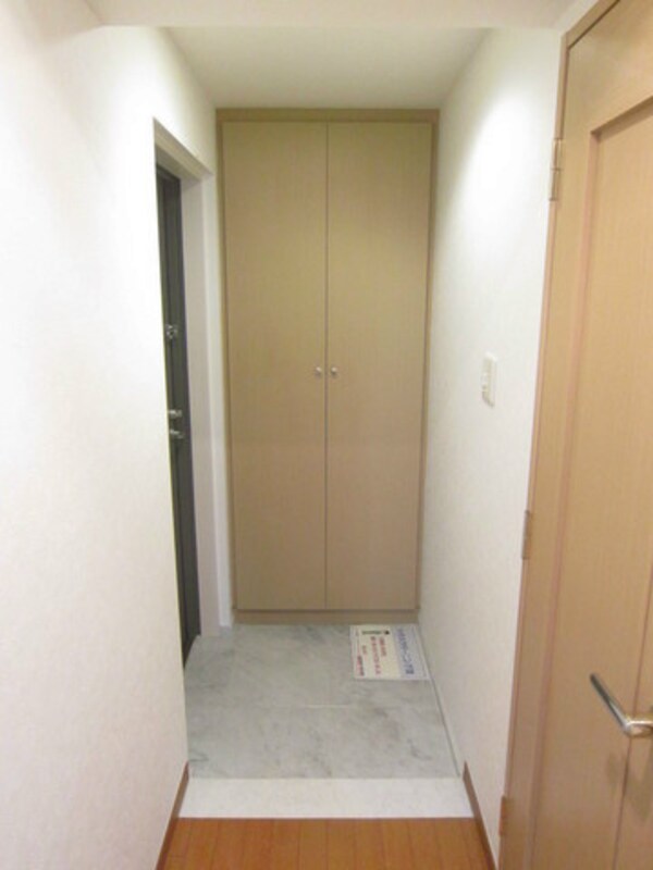 玄関(弊社は全物件が弊社は全物件が仲介手数料半月分でご紹介可能です)