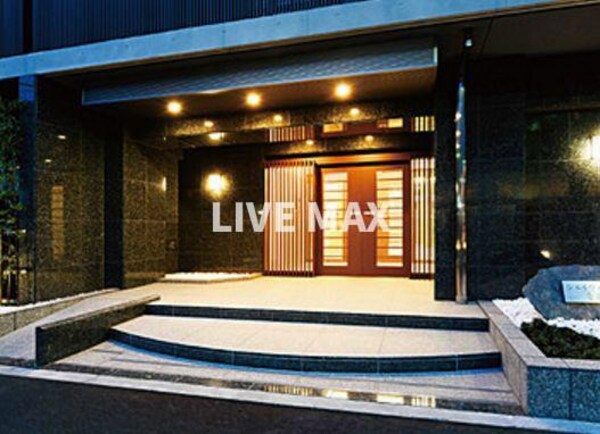 エントランス(仲介手数料は賃料の半月分です)