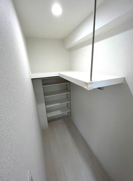 物件内観写真12　(ウォークインクローゼット)