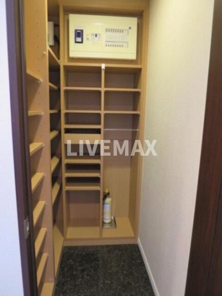 物件内観写真3　(毎日通る玄関はこちらです)