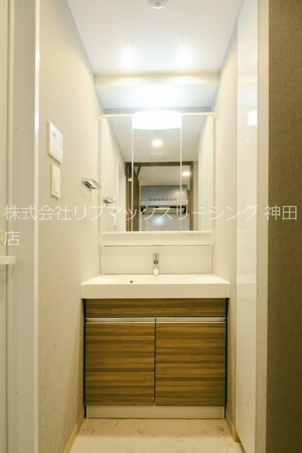 洗面・脱衣所(ペット飼育可！独立洗面台完備！居室広々7.7帖！2口ガスシス)