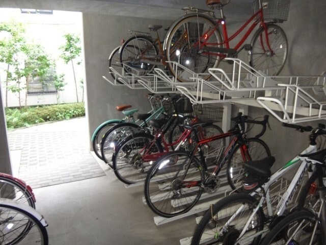 物件外観写真4　(駐輪場)