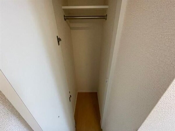 内装他
