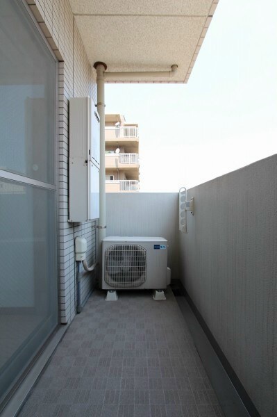 物件内観写真11　(家電・家具が1式揃っております。)