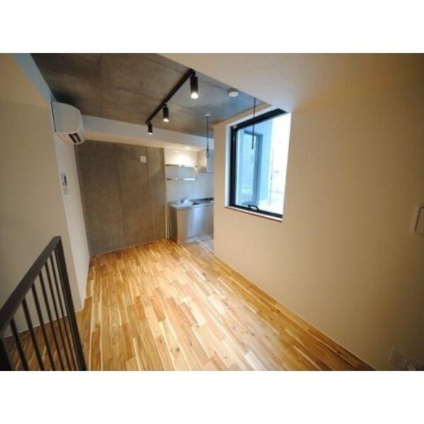 寝室(別号室参照)