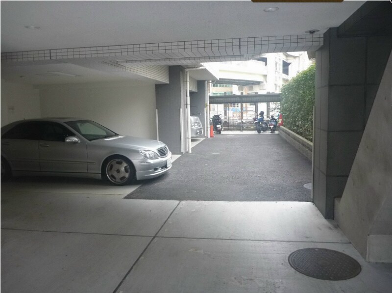 物件外観写真4　(　★《見学予約受け付け中》設備充実のハイグレード賃貸マンショ)