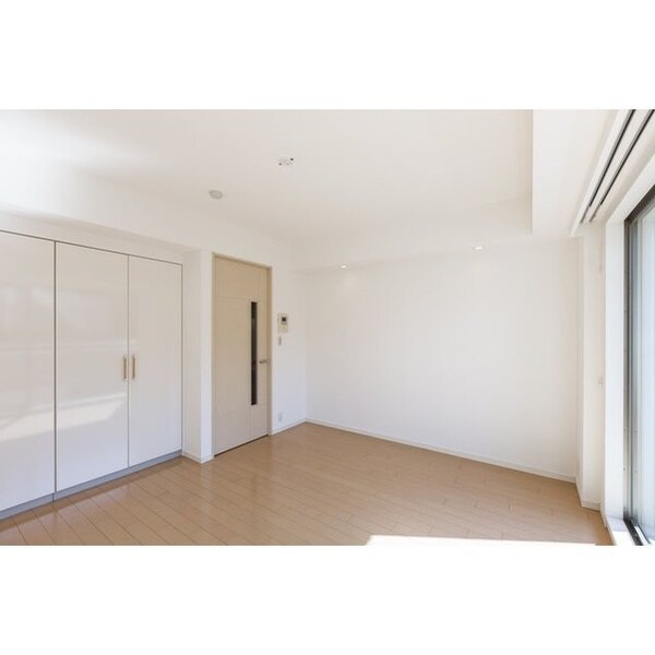 寝室(※同じタイプ別号室参考写真)