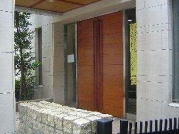 エントランス(★弊社の仲介手数料は全物件、賃料の半額＋税です★)