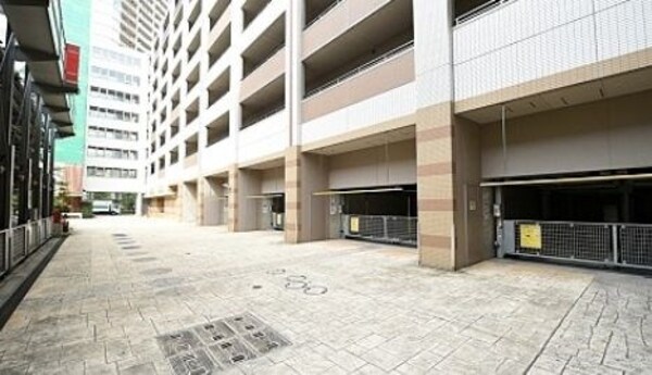 駐車場(弊社でお手続き頂きますと仲介手数料が賃料の半月分＋消費税から)