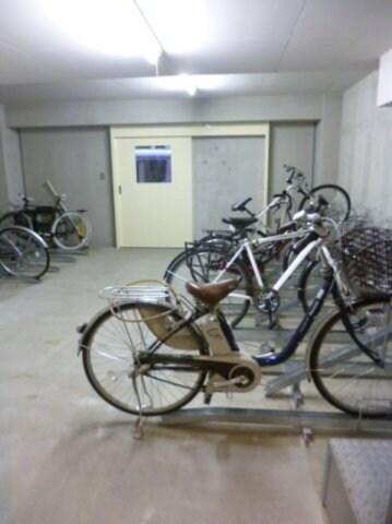 物件外観写真4　(駐輪場)