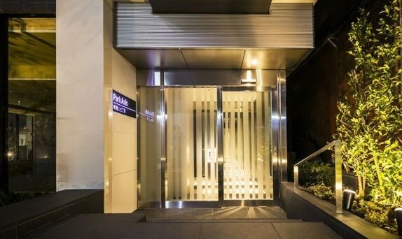 物件外観写真2　(～素敵なエントランスでお出迎え～)