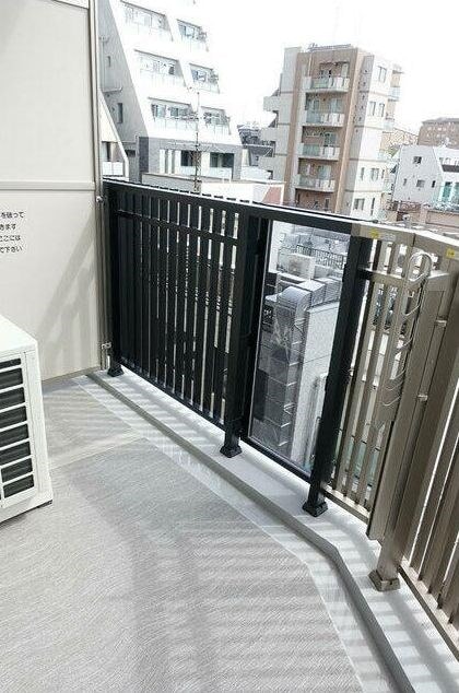 物件内観写真9　(～外の空気を感じるベランダ～)