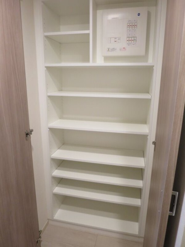内装他