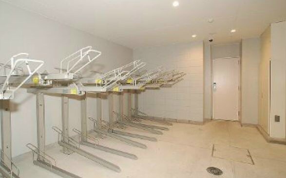 物件外観写真4　(駐輪場)