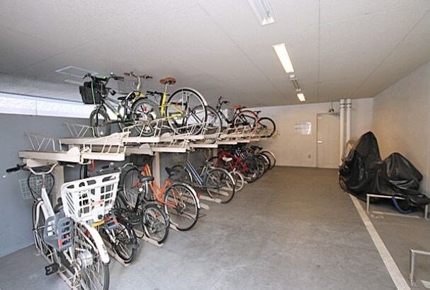 物件外観写真4　(駐輪場)