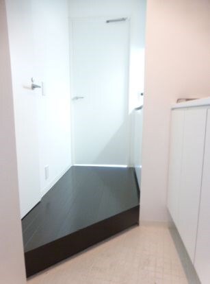 物件内観写真3　(～1日の始まりはキレイな玄関から～)