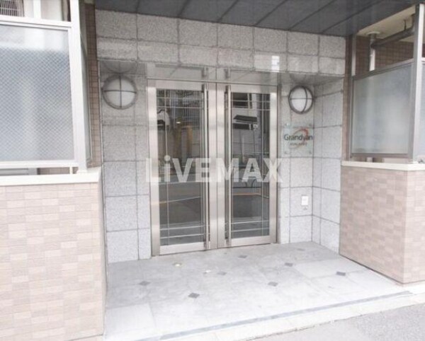 エントランス(★弊社の仲介手数料は全物件、賃料の半額＋税です★)